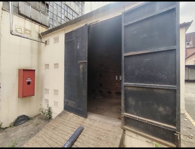 3,715M² WAREHOUSE TO LET IN HERIOTDALE